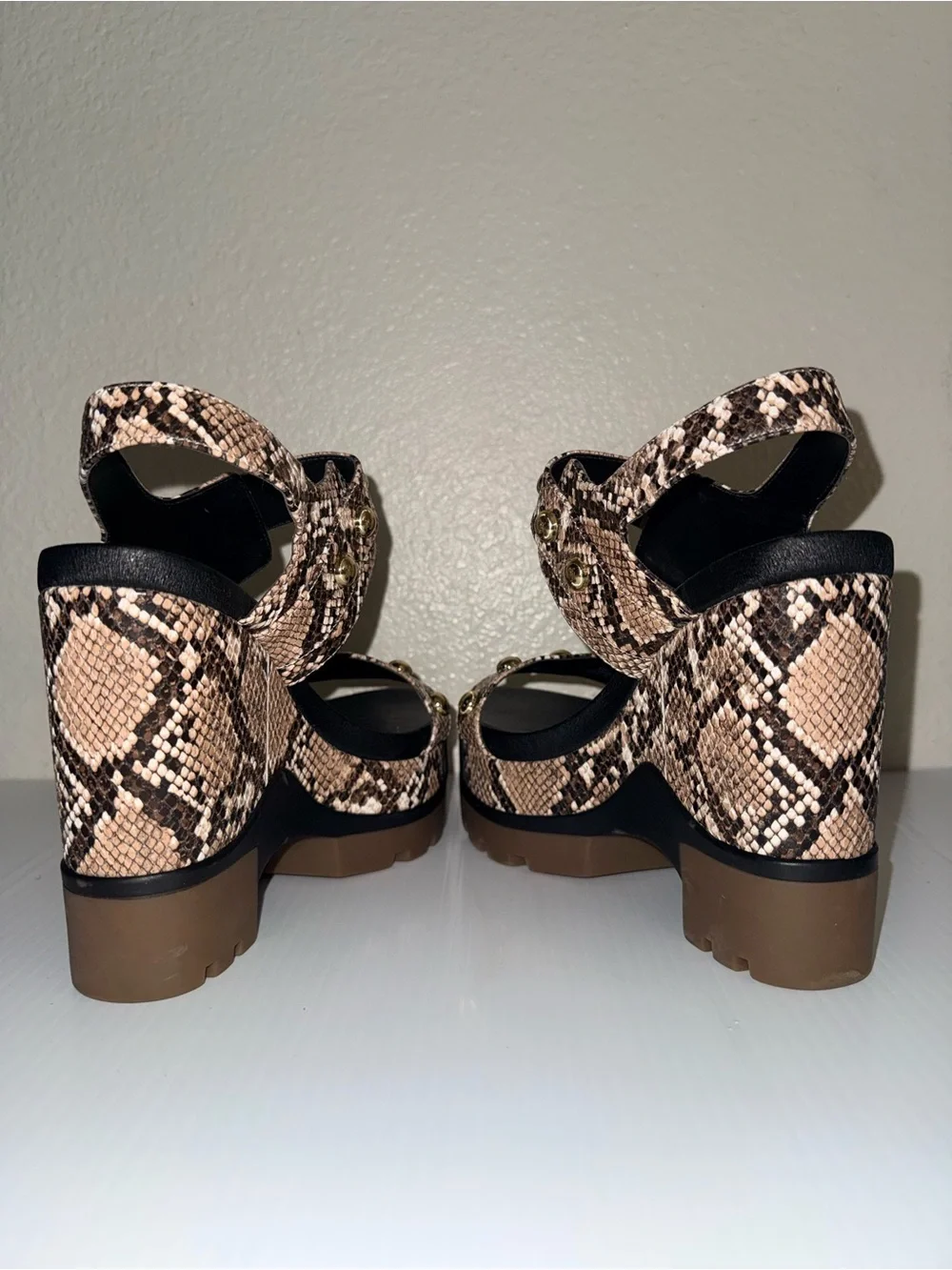 Jessica Simpson eye catching